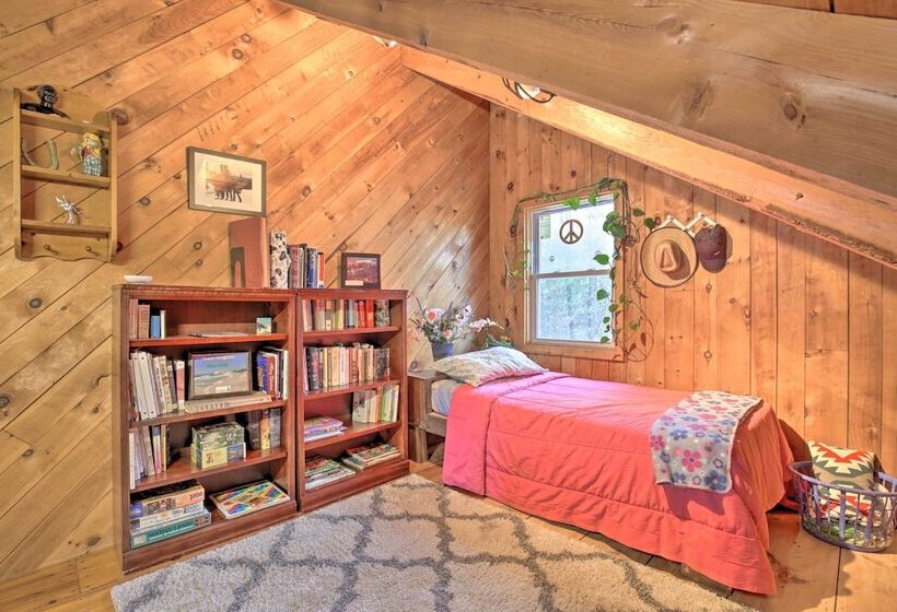 Cabin: Private Hot Tub, Walk To Pats Peak Ski Area