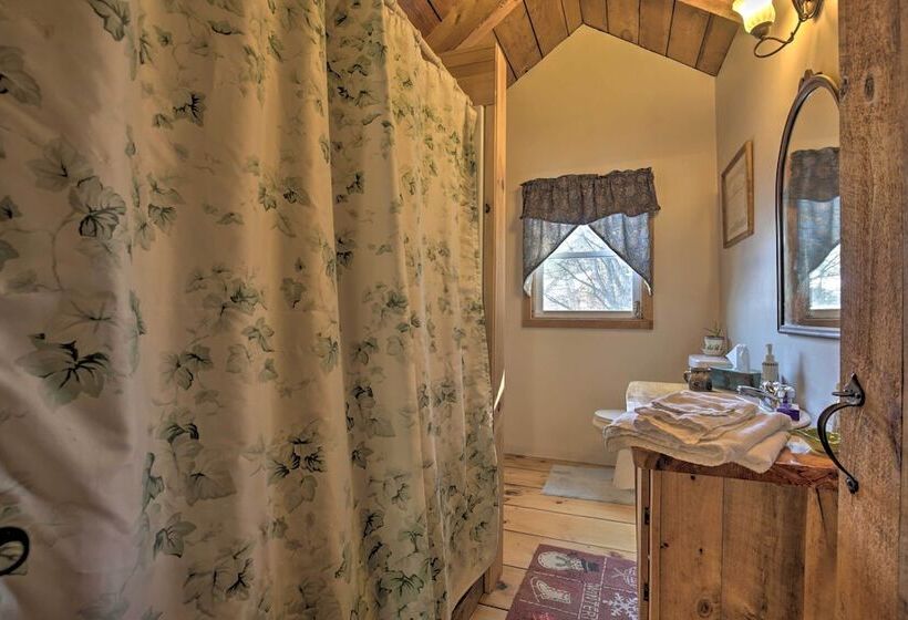 Cabin: Private Hot Tub, Walk To Pats Peak Ski Area