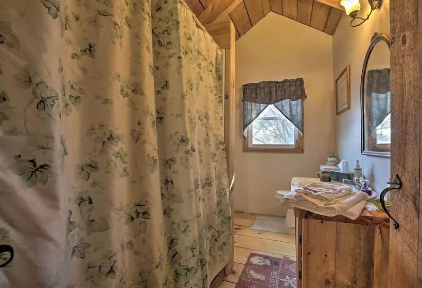 Cabin: Private Hot Tub, Walk To Pats Peak Ski Area