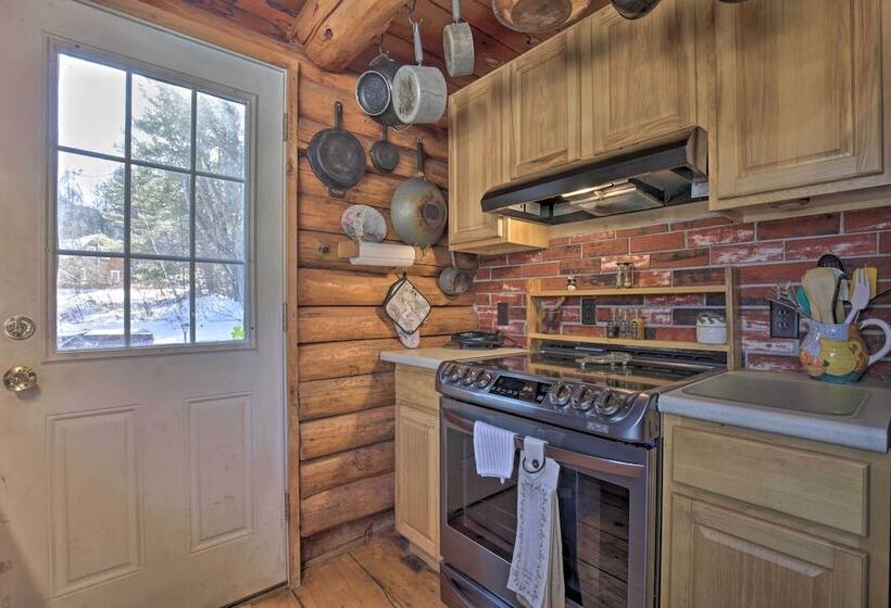 Cabin: Private Hot Tub, Walk To Pats Peak Ski Area
