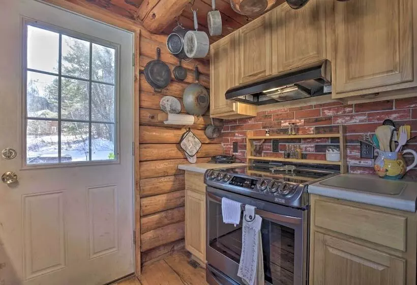 Cabin: Private Hot Tub, Walk To Pats Peak Ski Area