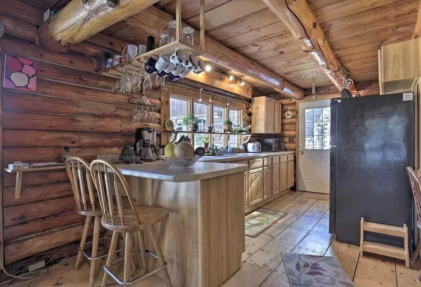 Cabin: Private Hot Tub, Walk To Pats Peak Ski Area