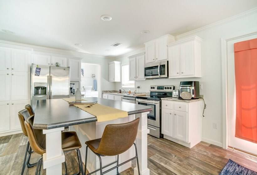 Charleston Home W/ Porch 3 Mi To Folly Beach!