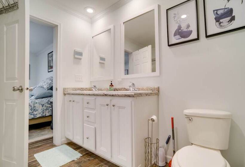 Charleston Home W/ Porch 3 Mi To Folly Beach!