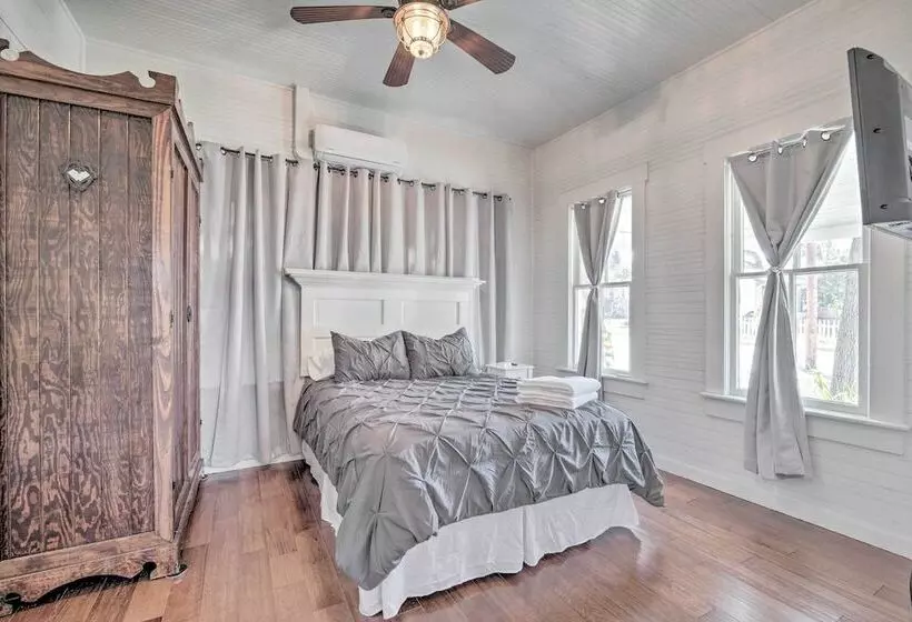 Charming 100 Year Old Home < 1 Mi To Downtown