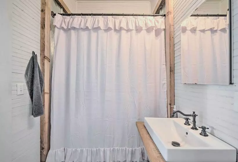 Charming 100 Year Old Home < 1 Mi To Downtown