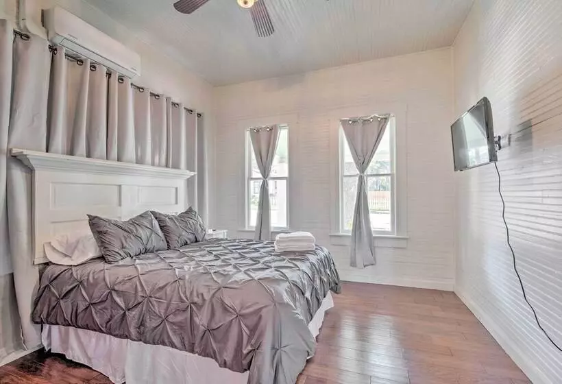 Charming 100 Year Old Home < 1 Mi To Downtown