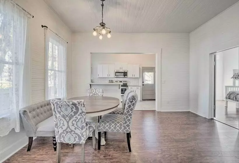 Charming 100 Year Old Home < 1 Mi To Downtown