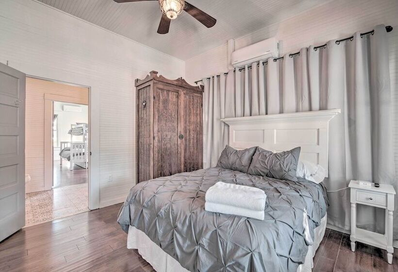 Charming 100 Year Old Home < 1 Mi To Downtown