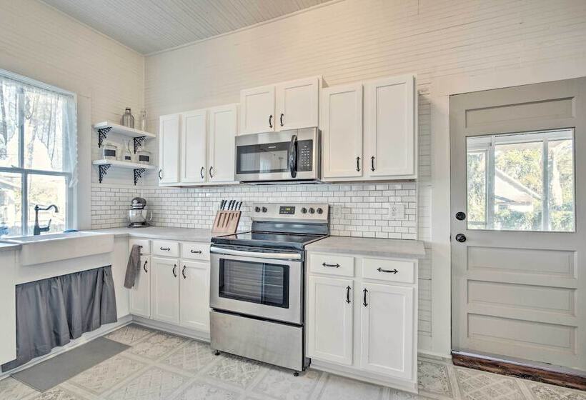 Charming 100 Year Old Home < 1 Mi To Downtown