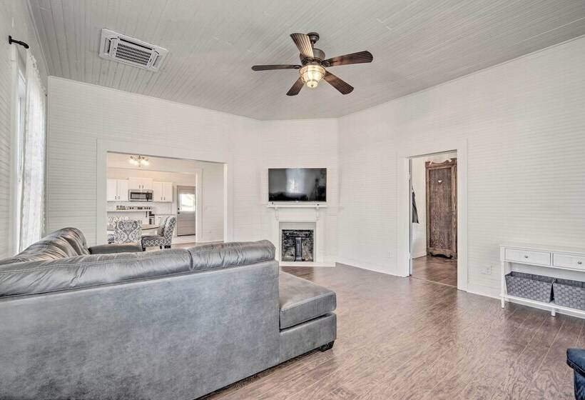 Charming 100 Year Old Home < 1 Mi To Downtown