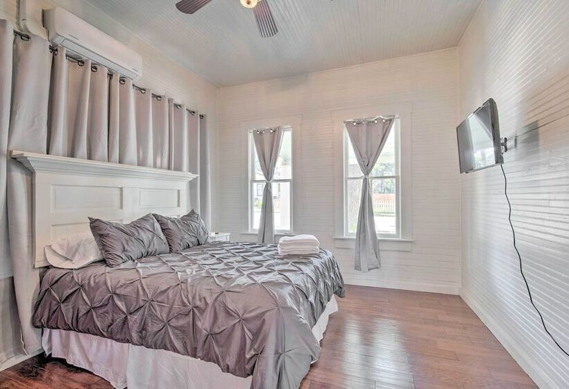 Charming 100 Year Old Home < 1 Mi To Downtown