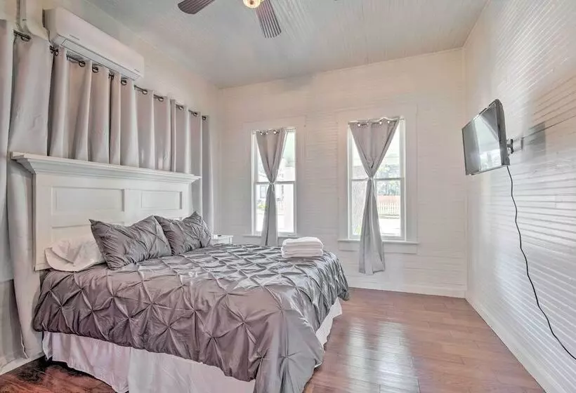 Charming 100 Year Old Home < 1 Mi To Downtown