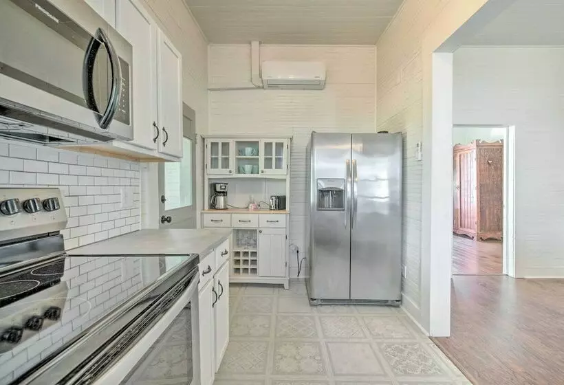 Charming 100 Year Old Home < 1 Mi To Downtown