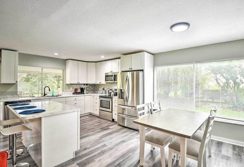 Charming Palm Coast Home W/ Screened Porch!