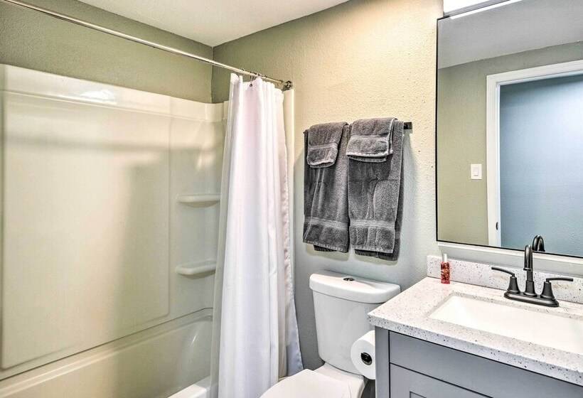 Charming Palm Coast Home W/ Screened Porch!