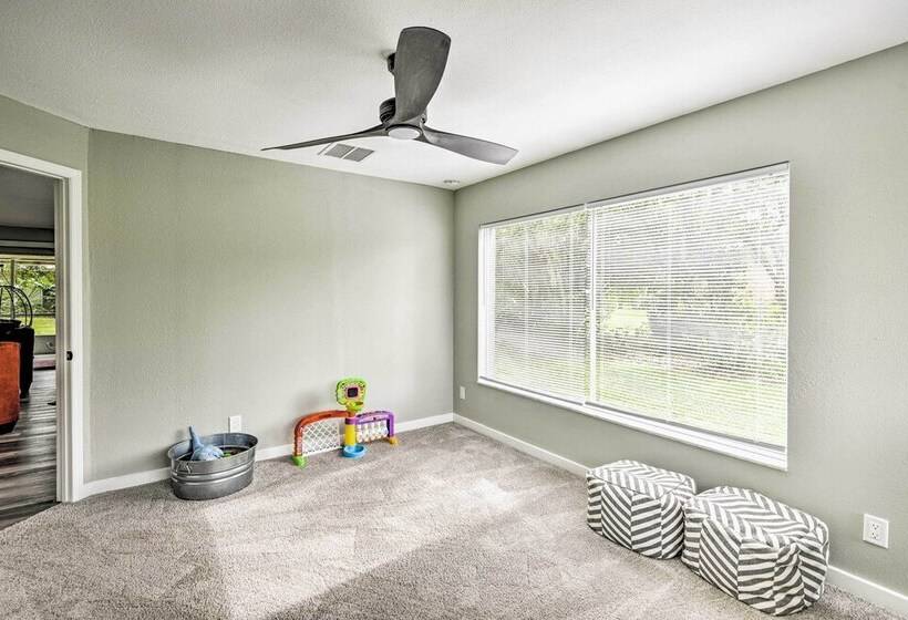 Charming Palm Coast Home W/ Screened Porch!