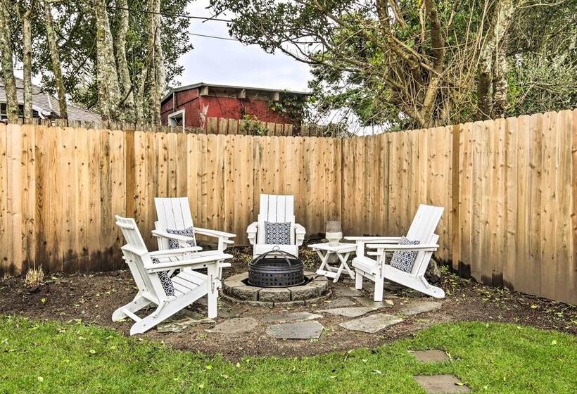 Chic Lincoln City Retreat On Oregon Coast