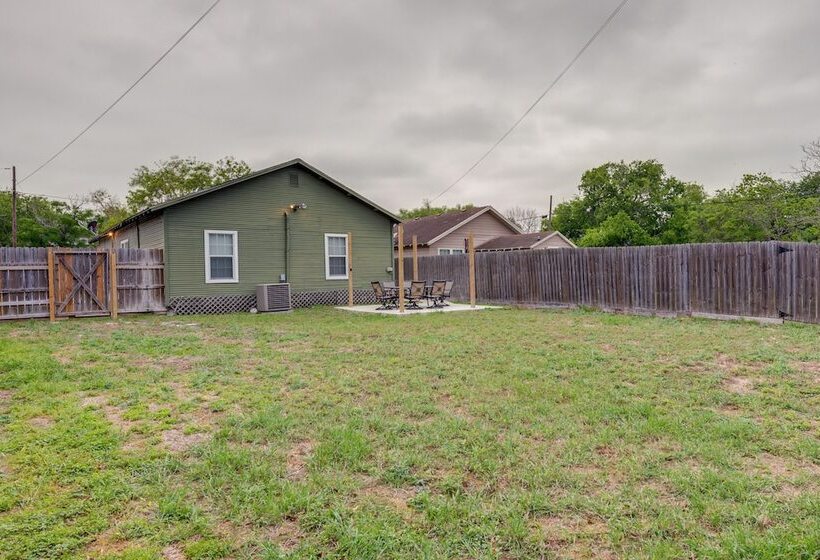 Corpus Christi Home W/ Yard < 1 Mi To Beach!