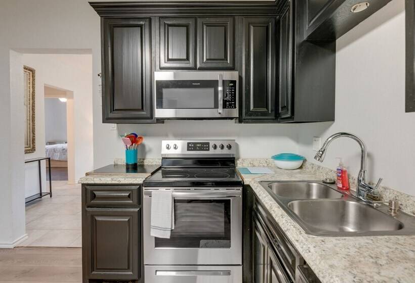 Corpus Christi Home W/ Yard < 1 Mi To Beach!