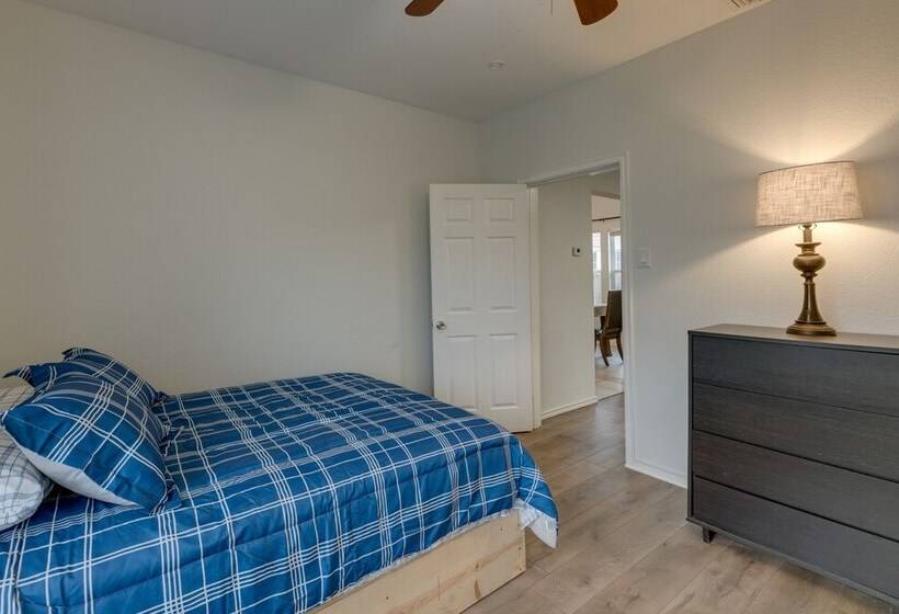 Corpus Christi Home W/ Yard < 1 Mi To Beach!