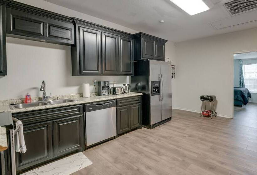 Corpus Christi Home W/ Yard < 1 Mi To Beach!