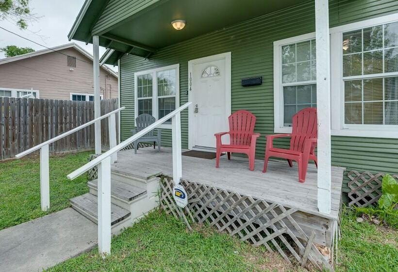 Corpus Christi Home W/ Yard < 1 Mi To Beach!