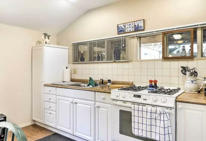 Cozy Arroyo Grande Cottage W/ Patio & Grill!