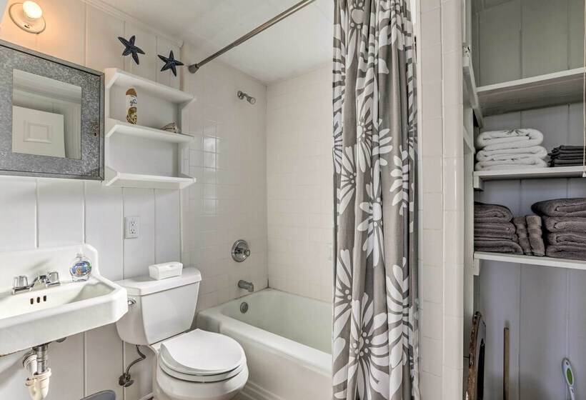 Cozy Waterfront  Island House  On Live Oak Island!