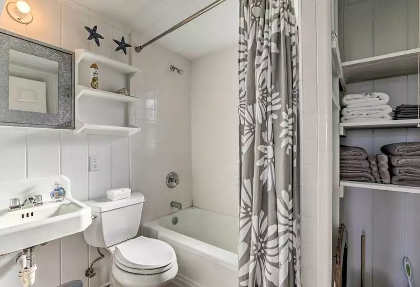 Cozy Waterfront  Island House  On Live Oak Island!