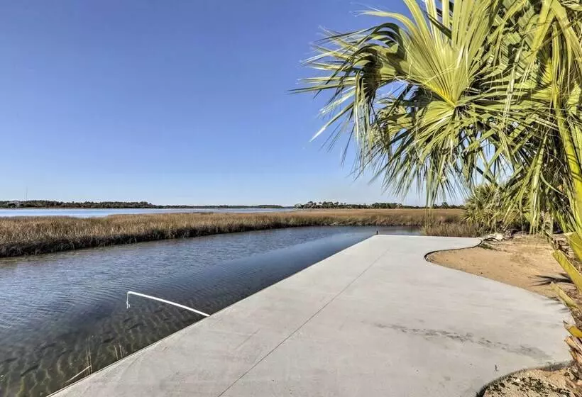Cozy Waterfront  Island House  On Live Oak Island!