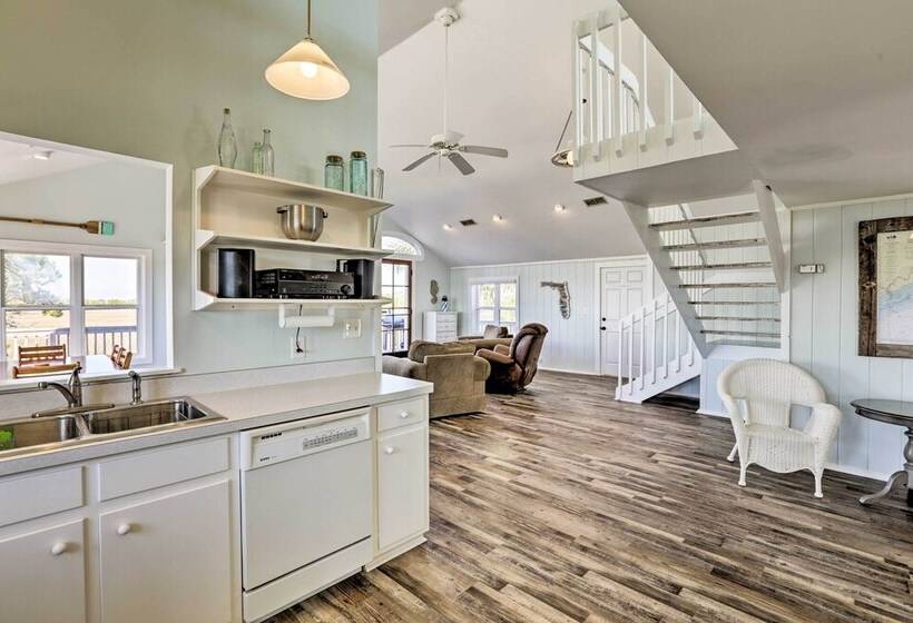 Cozy Waterfront  Island House  On Live Oak Island!