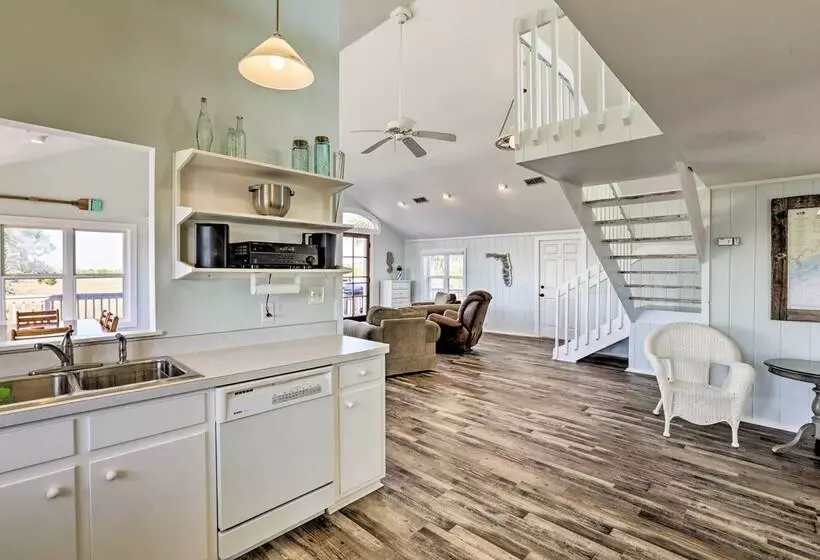 Cozy Waterfront  Island House  On Live Oak Island!