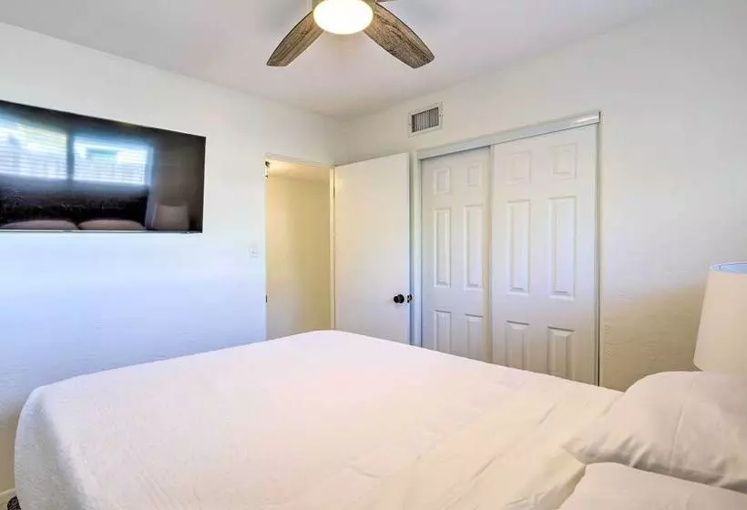 Cute & Cozy Florida Duplex: Walk To Beaches!