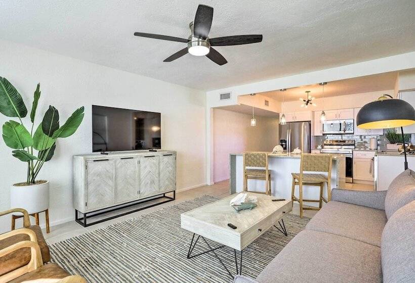 Cute & Cozy Florida Duplex: Walk To Beaches!