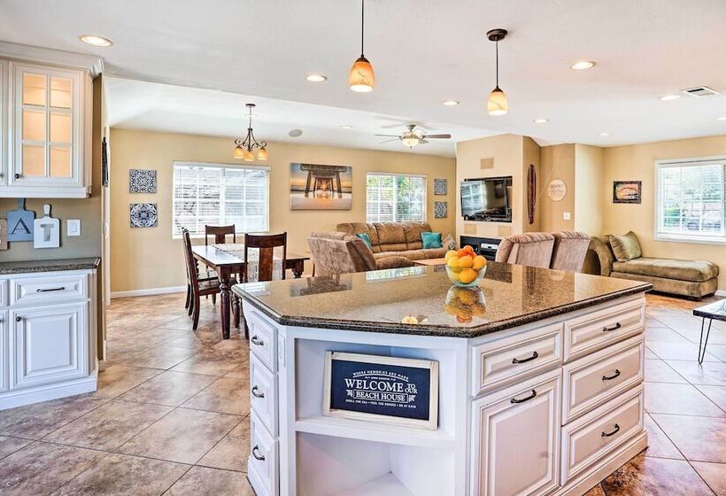 Deluxe Laguna Hills Home W/ Outdoor Oasis!