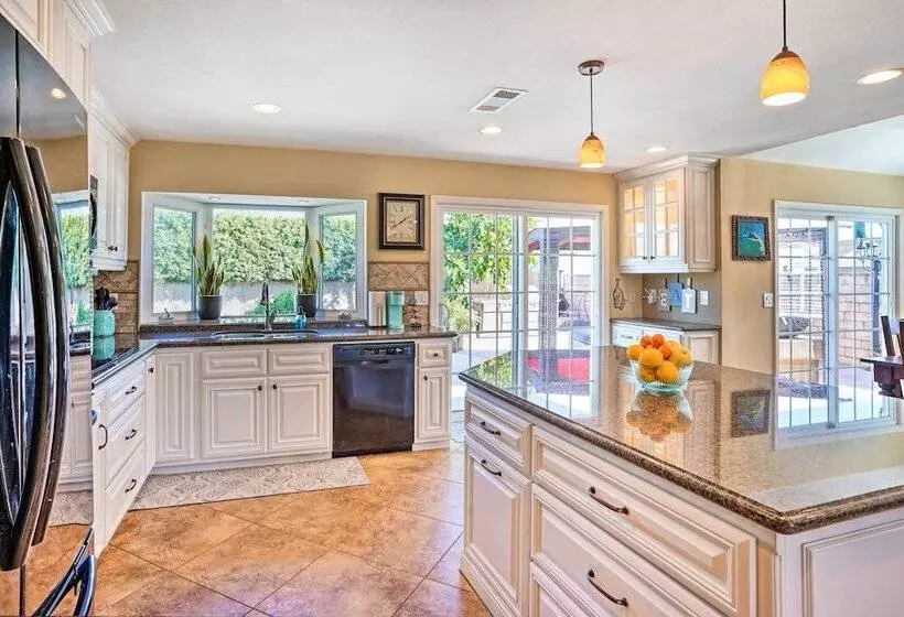 Deluxe Laguna Hills Home W/ Outdoor Oasis!