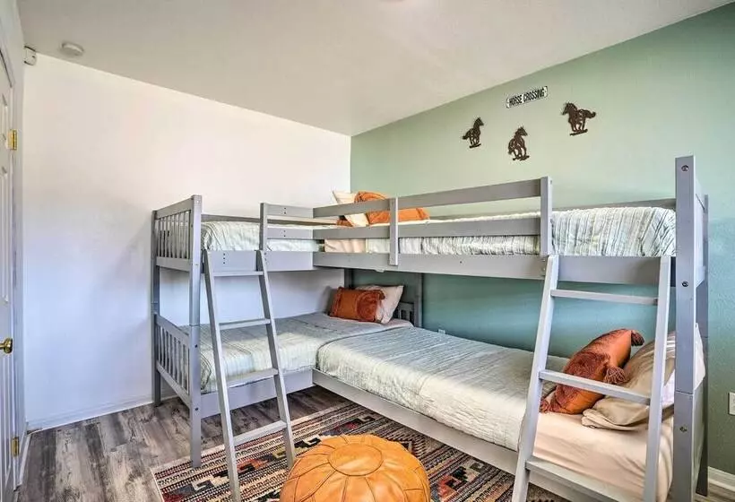 Desert Escape   Hot Tub, Fire Pit & Grill