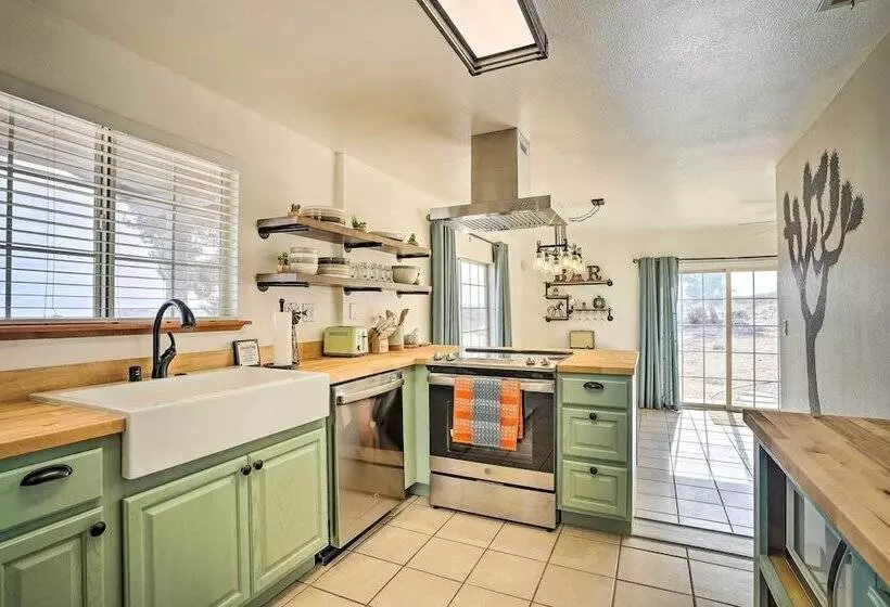 Desert Escape   Hot Tub, Fire Pit & Grill