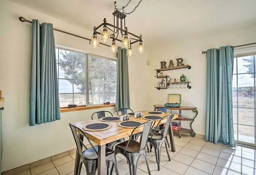 Desert Escape   Hot Tub, Fire Pit & Grill