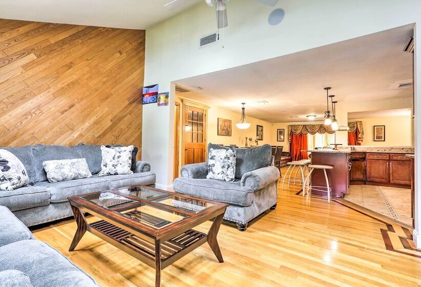 Extravagant Randolph Retreat W/ Private Pool!