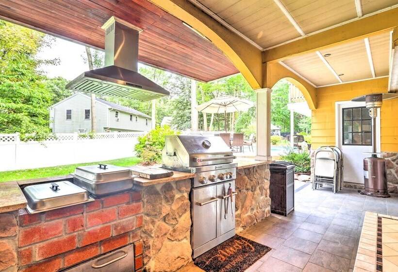 Extravagant Randolph Retreat W/ Private Pool!