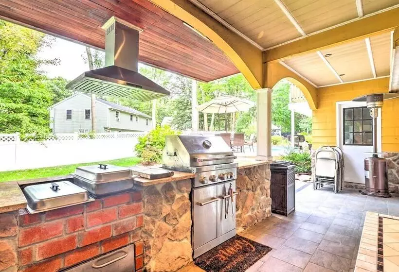 Extravagant Randolph Retreat W/ Private Pool!