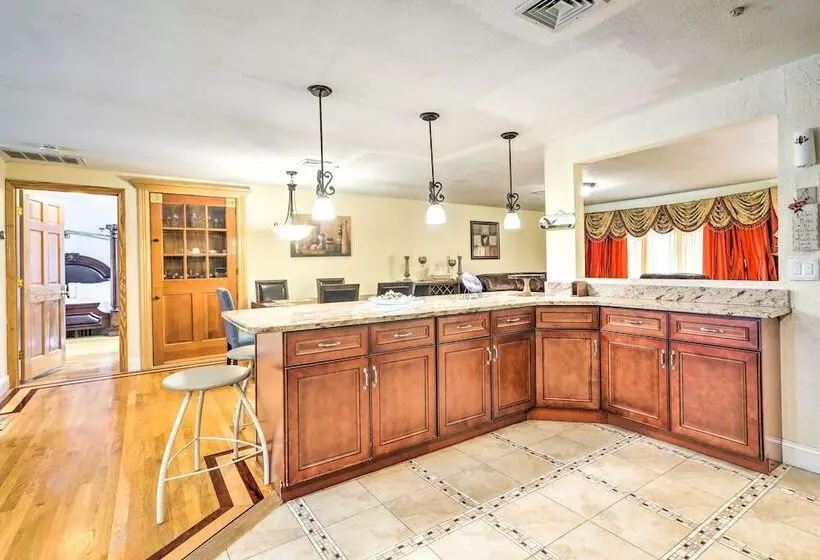 Extravagant Randolph Retreat W/ Private Pool!