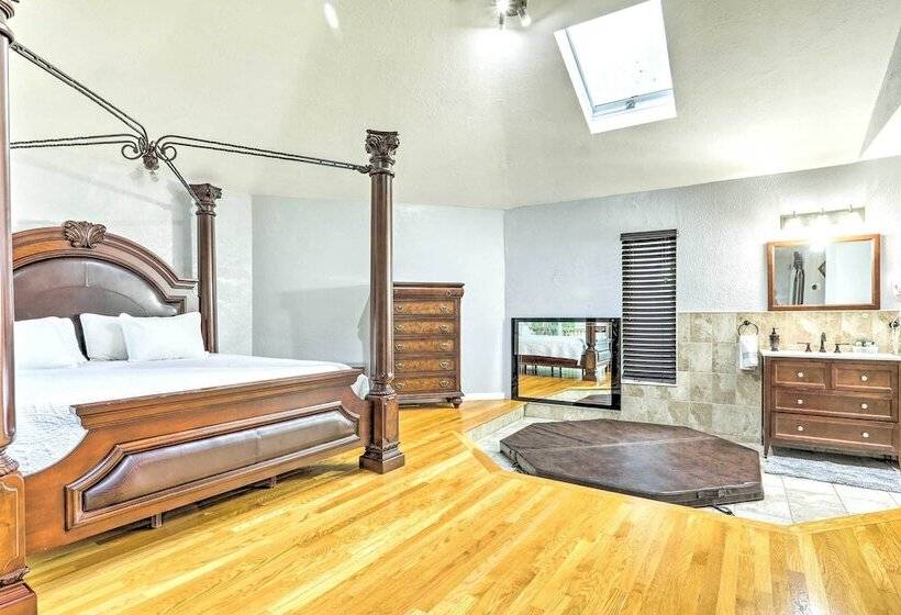 Extravagant Randolph Retreat W/ Private Pool!