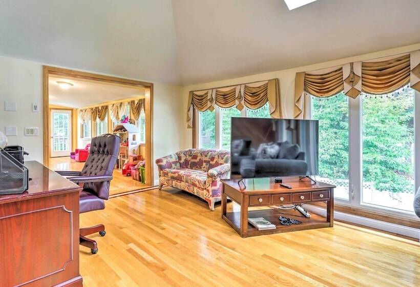 Extravagant Randolph Retreat W/ Private Pool!