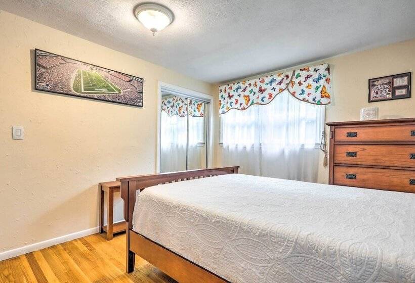 Extravagant Randolph Retreat W/ Private Pool!