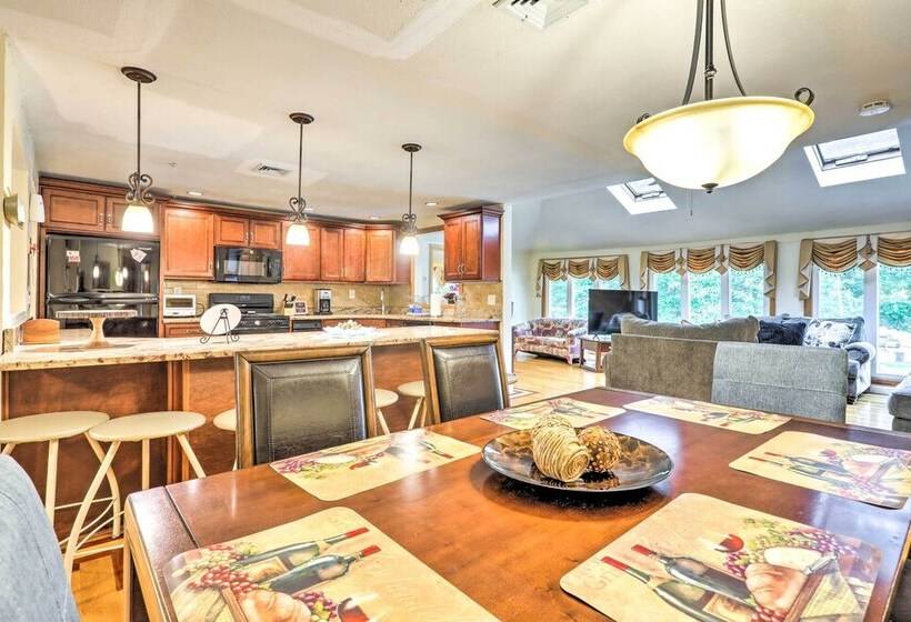 Extravagant Randolph Retreat W/ Private Pool!