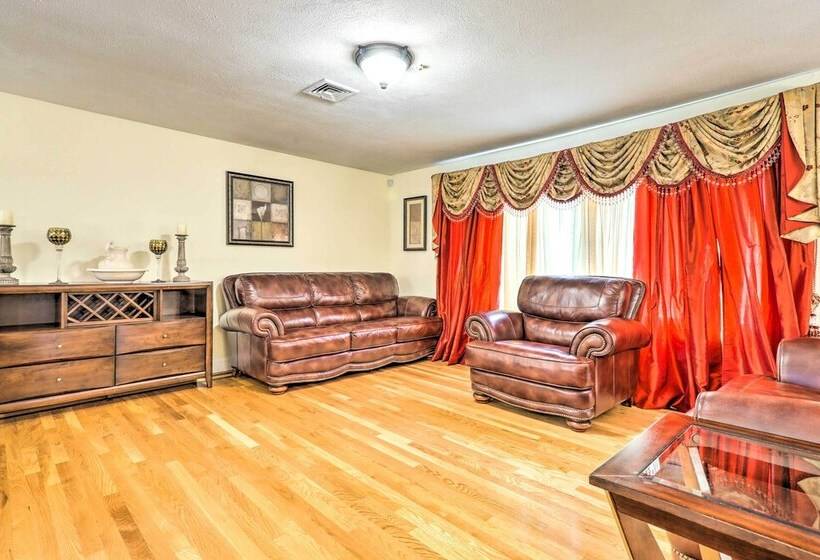 Extravagant Randolph Retreat W/ Private Pool!