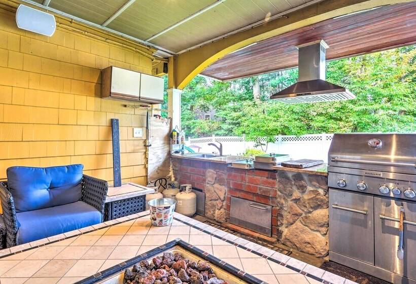 Extravagant Randolph Retreat W/ Private Pool!